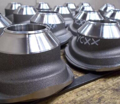 Componenti metallici lavorati con alta precisione, progettati per applicazioni che richiedono solidità e affidabilità nei settori meccanici e ingegneristici.