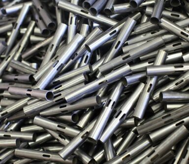 Assemblaggi meccanici complessi in acciaio inossidabile, utilizzati in applicazioni ad alta precisione.
